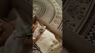 La enfermera le hace un lavado nasal y le explica todo el tratamiento a Óscar