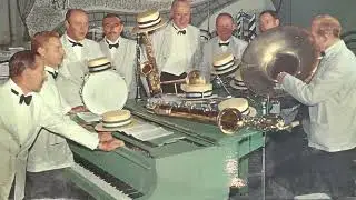 The O.K. Wobblers o.l.v. Pi Scheffer: I wonder where my baby is tonight.