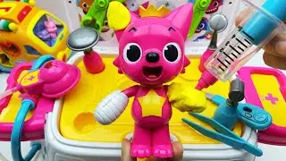 Pinkfong & Patrick Playing The Seesaw 💉Pinkfong visits Doctor🚑 Ambulance Playset ASMR | Review Toys