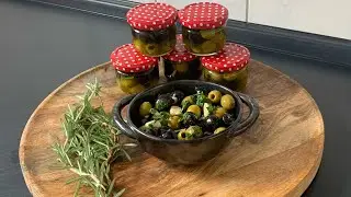 Oliven eingelegt/ Oliven / einlegen/ antipasti/ vegan / Simona Brill