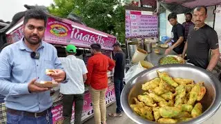 અંજાર ના ભીખા કાકા ના દાબેલી ની યાદ અપાવી દેય એવી બાપુની દાબેલી અને વડાપાંવ રાજકોટ ના રૈયા રોડ પર