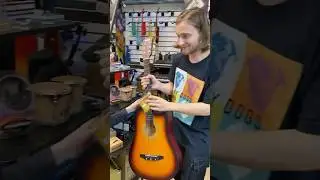 Гитара за 4000 #прикол #музыкальныймагазин #гитара #мем