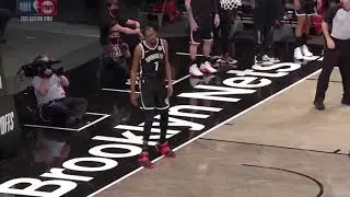 SHAQTIN - Kevin Durant passes off backboard