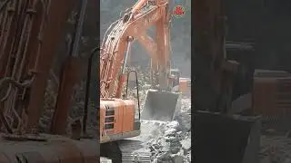 Hitachi Road Construction Excavator #shorts #excavator #roadwork #construction #hitachi #excavation