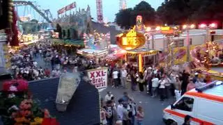 Einsatzfahrt Rettungswagen auf Kirmesplatz - Kirmes Einsatz RTW