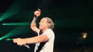Bush performing &ldquo;60 Ways to Forget People&rdquo; in Raleigh, NC on August 21, 2025