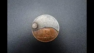 Rare 1944 WW2 commando penny with a hidden deadly surprise. 30 Assault unit?