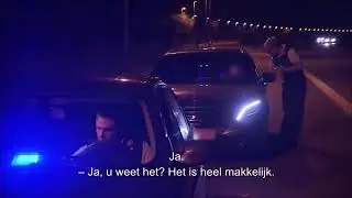 ' Mercedes scheurt als een GEK over de snelweg! '  Allo bij de wegpolitie