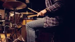 Using the Single Stroke Roll Drum Rudiment