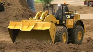 Fantastic XXL RC Wheel Loader  Tractor  Scale 1:8 !!! @ Faszination Modellbau Friedrichshafen 2021
