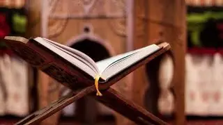 Aayen Quran padhte Hain