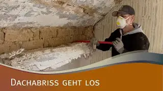 Dachabriss beginnt, vermoderte Holzbalken und alte Bauweise mit Lehmziegel #11