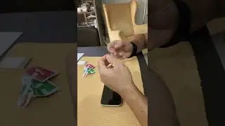 Cambiamo pellicola dell&rsquo;iPhone di mio padre-PARTE 3