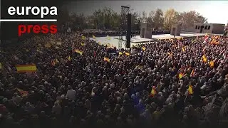Miles de personas inundan con banderas de Espa&ntilde;a la protesta del PP para pedir elecciones