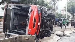 Bus TransJakarta Terguling di Gatot Subroto, Empat Orang Luka