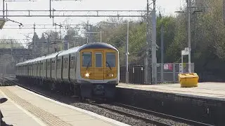 Double LNWR Class 319 passes Bushey (19/4/23)