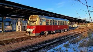 8955 mit Halberst&auml;dter Triebwagen 187 016 in Quedlinburg mit Ziel Hasselfelde. 05.01.2026