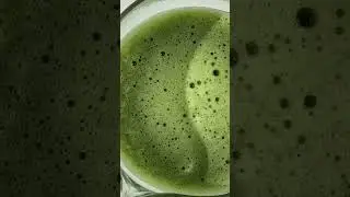 Mache einen Eiskaffee-Karamell-Matcha-Latte mit @mydailywellness#gr&uuml;nertee #gr&uuml;ntee #matchatee