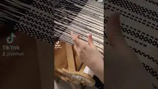 making a new table runner 💙 #rigidheddleloom #weaving #satisfyingvideo #processvideo #handmade