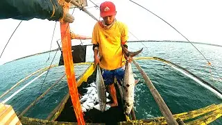 Nakalubog ang pataw ng aming lambat dahil sa mga isda