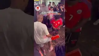 Arturo Vidal gives Speed a football masterclass! ⚽️🔥#vidal #arturovidal #chile #speed #ishowspeed
