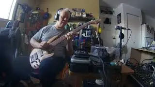 Cavern Sound 5 string bass Ltd + effect & loop guit. Ibanez