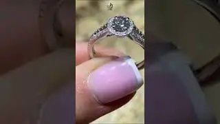 Can you resist this sparkle? 😉 #DiamondLover  #engagementring