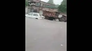Heavy rain floods key areas of Peshawar, bringing daily life to a halt | Nukta