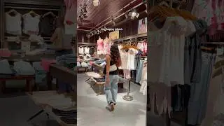 Who loves hollister??? 🥳