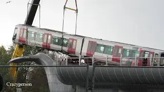 Ontspoorde Metro Rotterdam hangt bij Viaduct Spijkenisse