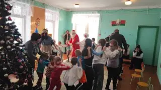 Игра с бабой Ягой на зимнем празднике