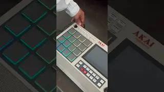 AKAI MPC LIVE II unboxing 🙌🏽 #asmr #asmrsounds #akai #producer #fingerdrumming #beatmaker