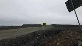 Den radiostyrda Bergtrucken k&ouml;r ner fr&aring;n Aitik bergtippen !