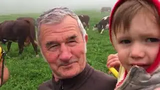 LA PLACE DU VILLAGE:ACCORD&Eacute;ON EN MONTAGNE...