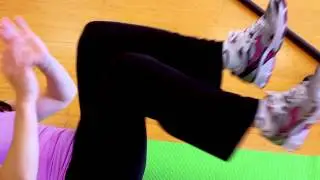 Упражнения на велосипеде лежа для сжигания жира на животе: кикбоксинг и упражнения