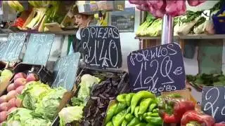 Los clientes del Mercado Central de Zaragoza
