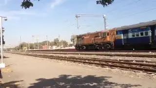 Ahmedabad-Lucknow Weekly Express with 13292 VTA WDG3A skips Kalol Jn