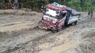Akhirnya datang juga penolong di kubangan airu 3