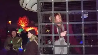 Maxwell Sings 