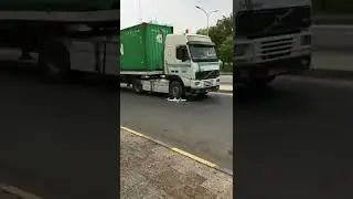 #HeavyTruckDriving#mitsubishi Vs #volvo #shorts#Trucklife