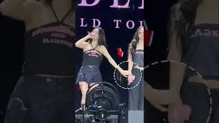 Ros&eacute;'s subtle gesture toward the dancer!😍