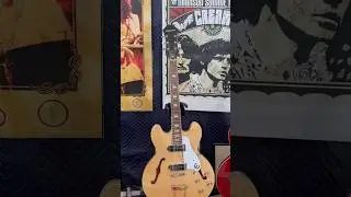 Демонстрационная версия гитары Epiphone Casino/Epiphone ES 335 Pro в верхнем комментарии.