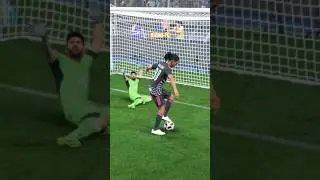 ronaldinho🇧🇷 vs Messi🇦🇷 #shorts #FC24 #football #soccer #games #gaming #ronaldinho #Messi #fifa