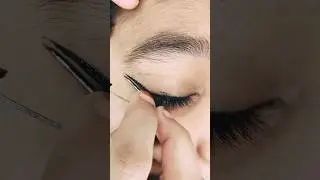 How do you draw a wing eyeliner? 😍🤩 #shorts