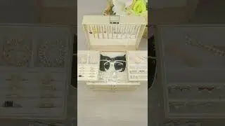 Small space + big jewelry collection = anxiety&mdash;until this large-capacity box came along! 🤯