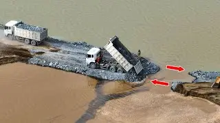 Last Step! Road Building Across Lake Complete With 25.5t Trucks AND Bulldozer SHANTUI Pouring Stone