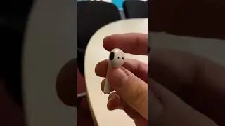 (Volume warning) INSANELY loud static burst from Airpods