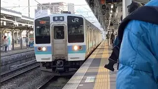 【4K高画質】【1日3本だけの激レア運用！】国鉄211系3000番台ﾅﾉN332編成（前面行先方向幕車）が中央西線普通中津川行きとして松本駅2番線に入線するシーン！（2025.11.16 15:18）
