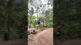 Тележка с дровами перепрыгивает через человека (высота 9 метров).