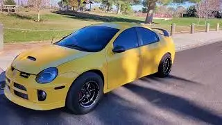 ConEl #ni&ntilde;o dando una gueltica #neon #srt4 #turbodaily #srt #viralvideo #mopar #oakley #metaglasses 